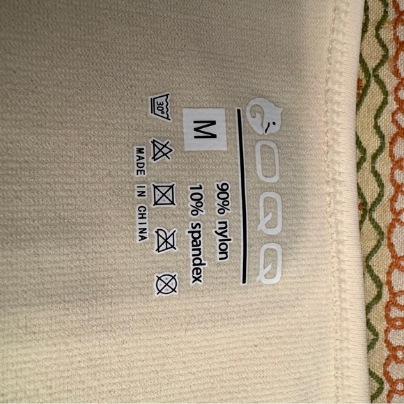 OQQ Women's Cream Colored Ribbed Square Neck Long Sleeve Bodysuits Size Medium - Picture 3 of 4